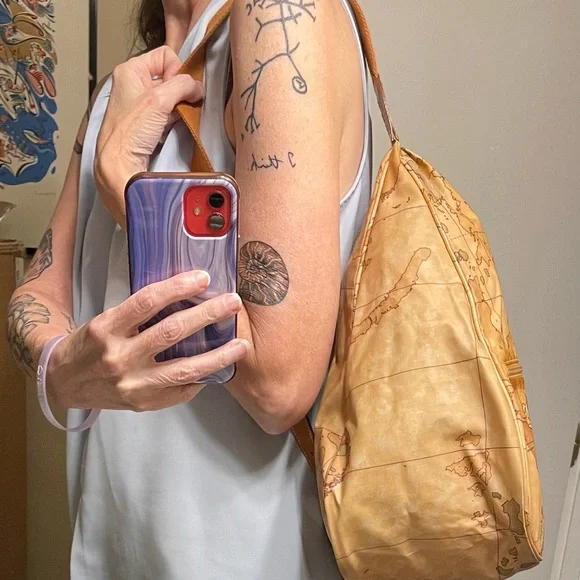 Alviero Martini Tan Map Print Sling Backpack Featuring United States - Picture 1 of 15